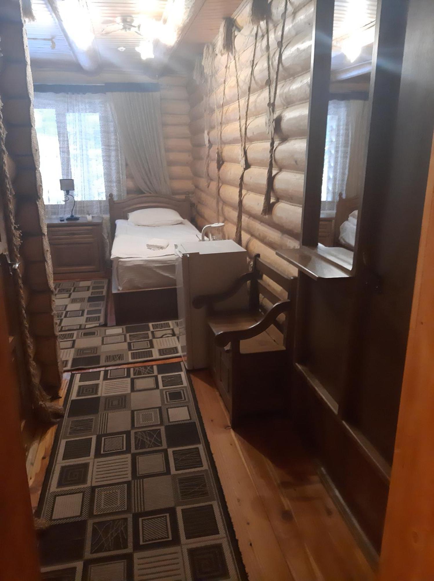 Hotel Арніка à Synevyrsʼka Polyana Extérieur photo