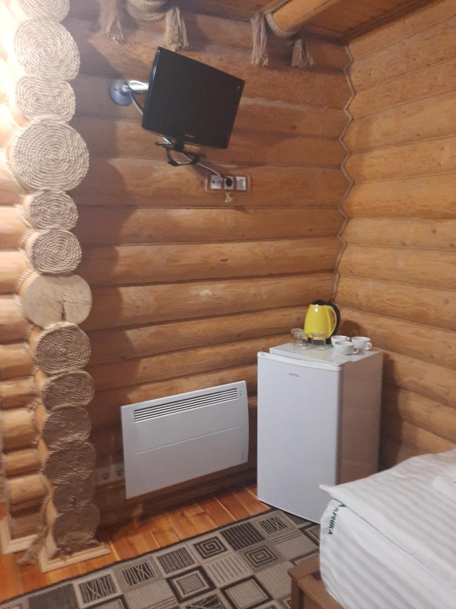 Hotel Арніка à Synevyrsʼka Polyana Extérieur photo