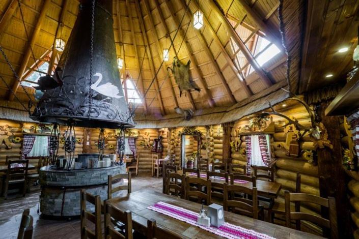 Hotel Арніка à Synevyrsʼka Polyana Extérieur photo