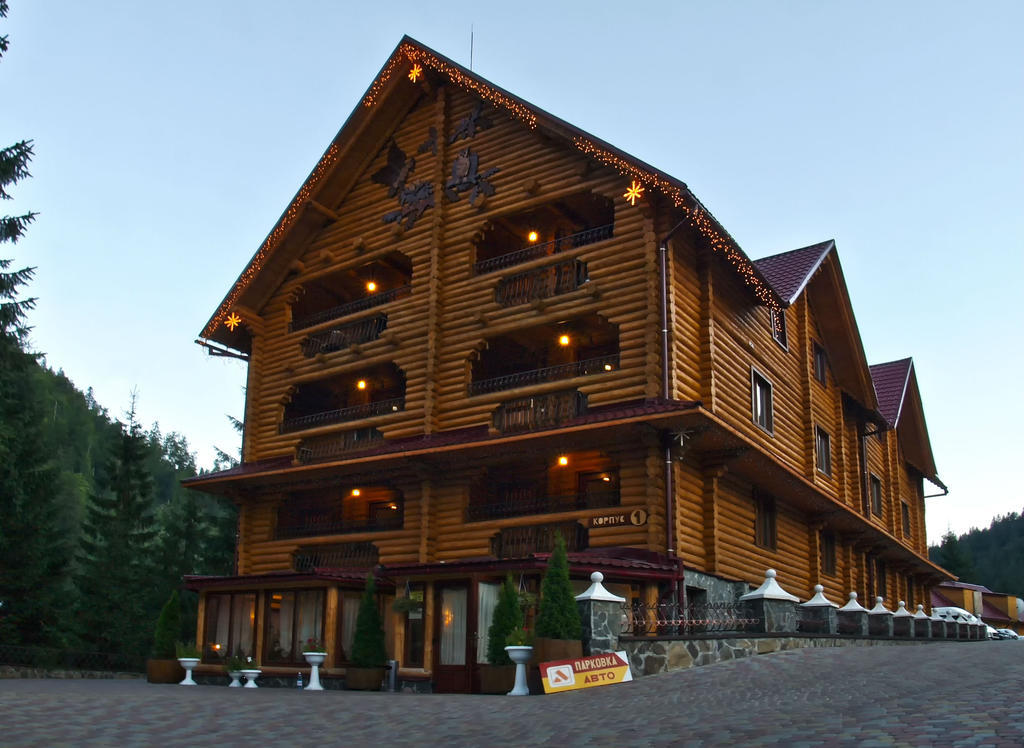 Hotel Арніка à Synevyrsʼka Polyana Extérieur photo